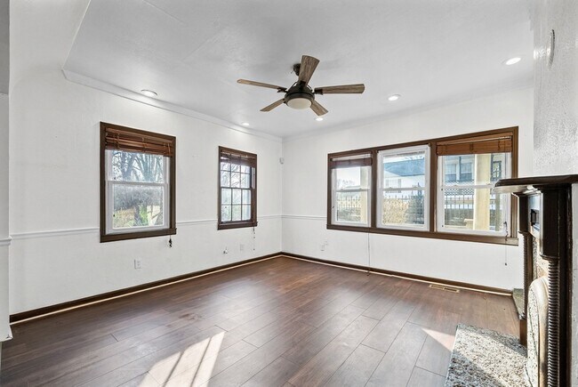 Building Photo - 211 St John St