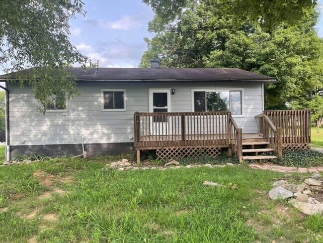 Building Photo - COZY 3 BED, 1 BATH HOUSE WITH FENCED IN BACKYARD LOCATED IN VINE GROVE