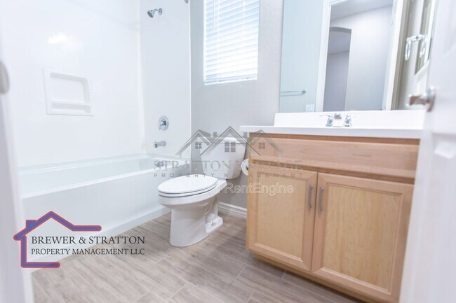 Building Photo - 15243 W Latham St