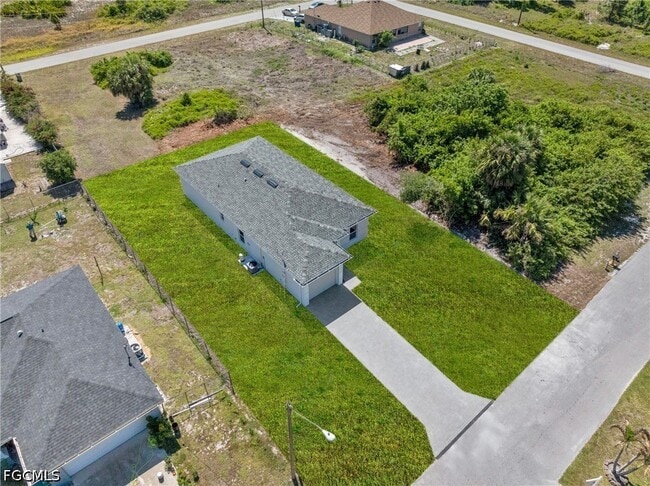 Building Photo - 917 Margaret Ave S