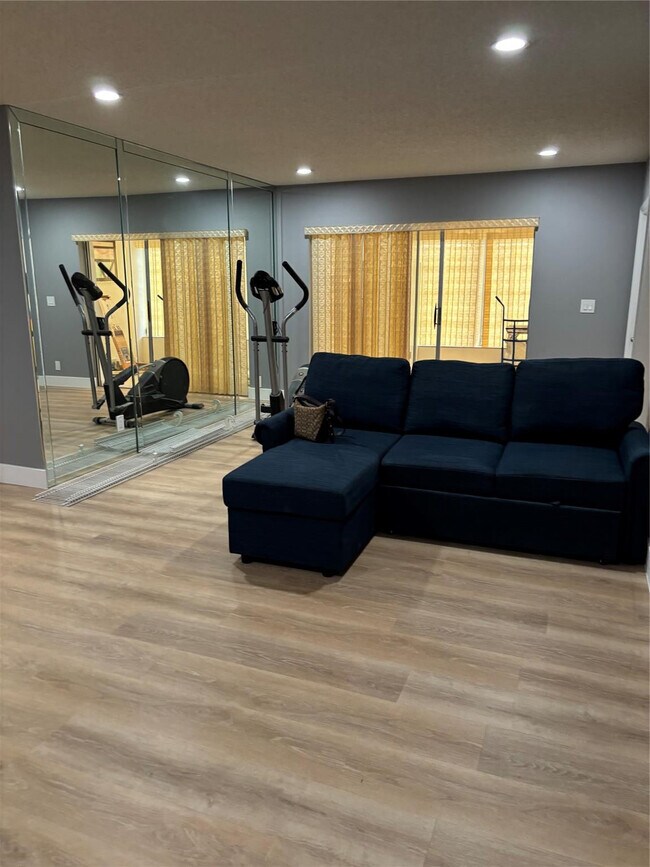 Building Photo - 14748 Canalview Dr