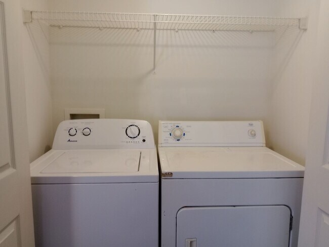 Building Photo - 210-210 Nikki Way