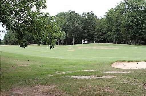 Building Photo - Located in Highland Creek