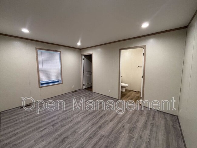 Building Photo - 725 S 12th St