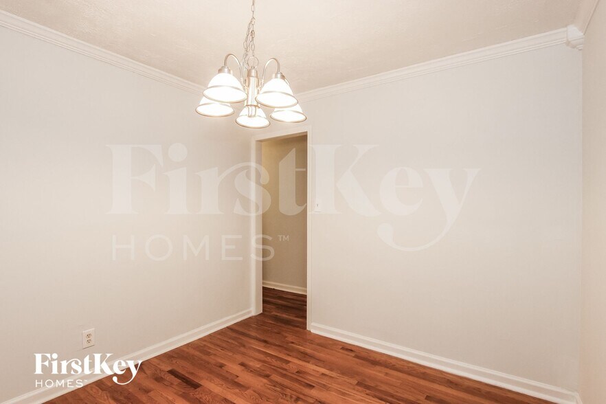 Building Photo - 3549 Tulip Dr