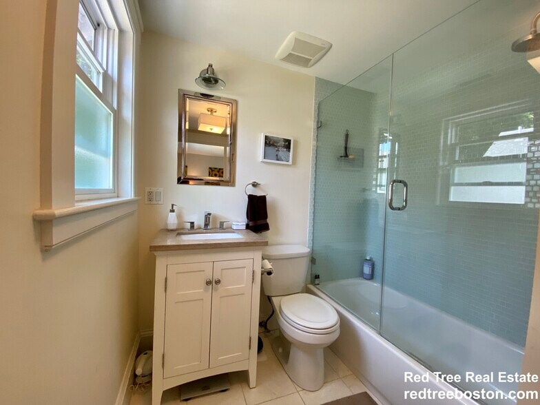 Building Photo - 55 Eliot Cres