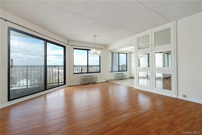 Building Photo - 400 High Point Dr