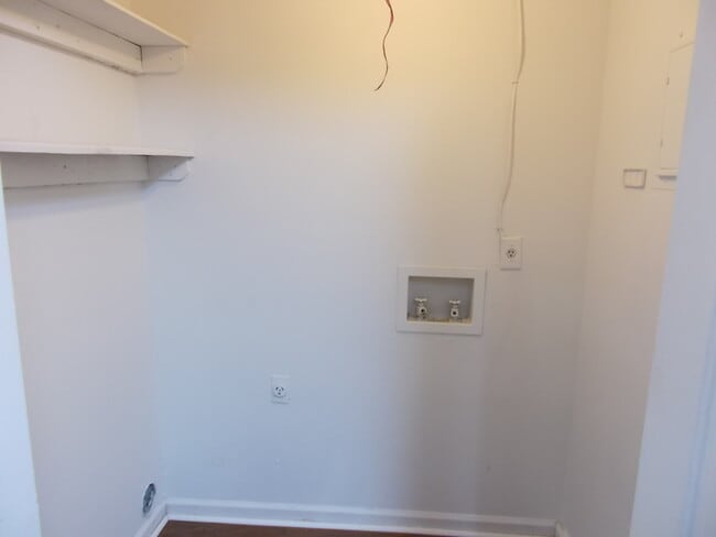 Building Photo - Welcome to the Delightful End Unit! This c...
