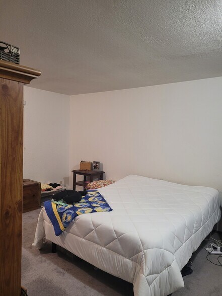 Master bedroom - 17464 Dunbar Rd