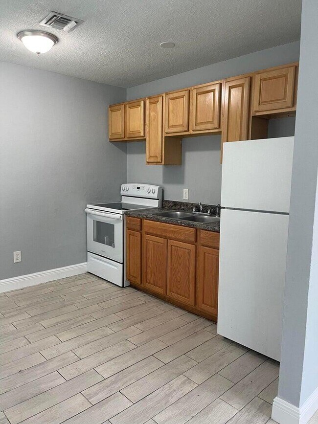 Primary Photo - 3011 Windsor Ave