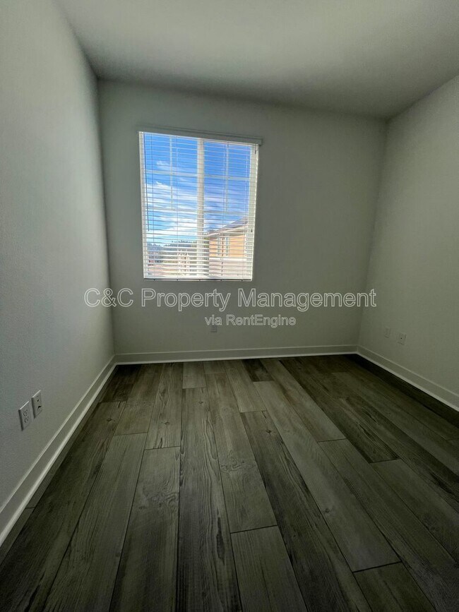 Building Photo - 374 Hansen Ter