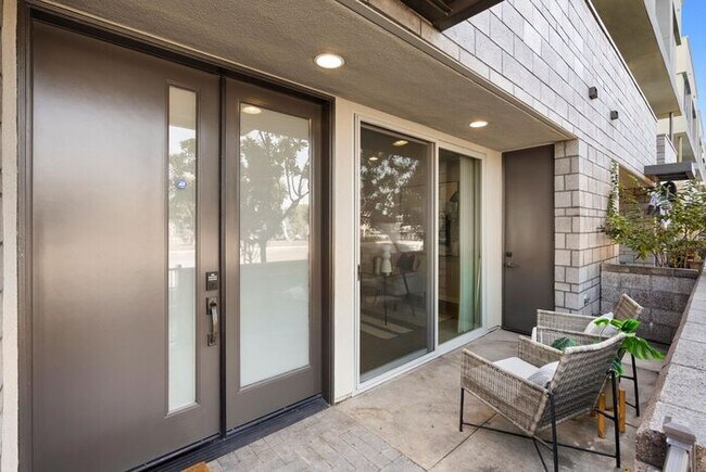 Building Photo - Superior Point