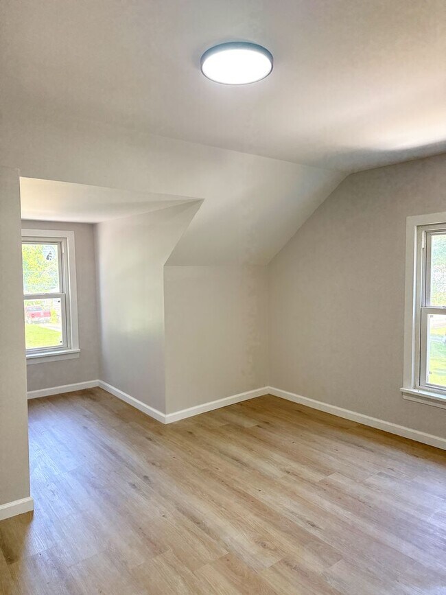 Building Photo - Move In Ready....4748 Warnock Ave