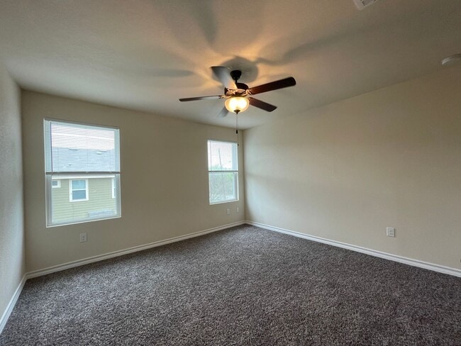 Building Photo - Town home for rent