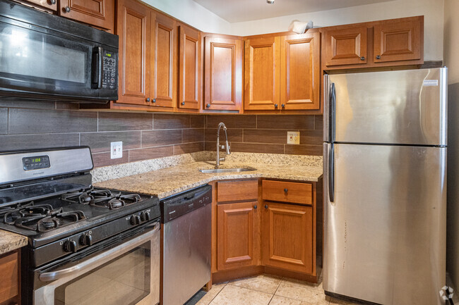 1BR,1BA - 550SF Kitchen - 1162 - 1168 N La Salle Blvd