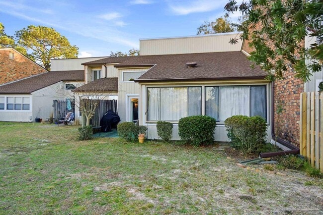 Building Photo - 4822 Huron Dr