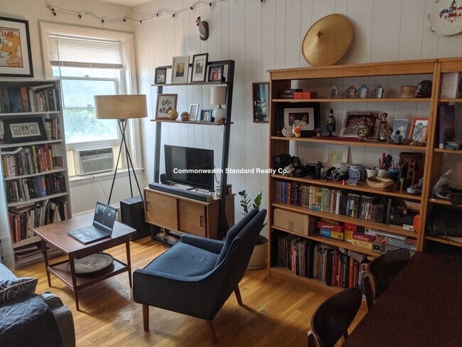 Building Photo - 199 Winthrop Rd