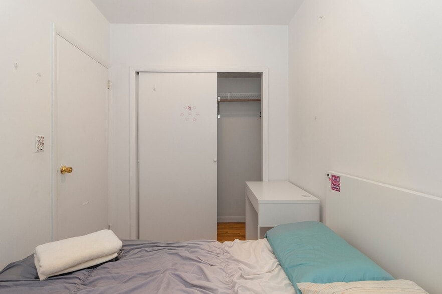 Building Photo - 320 E 93rd St