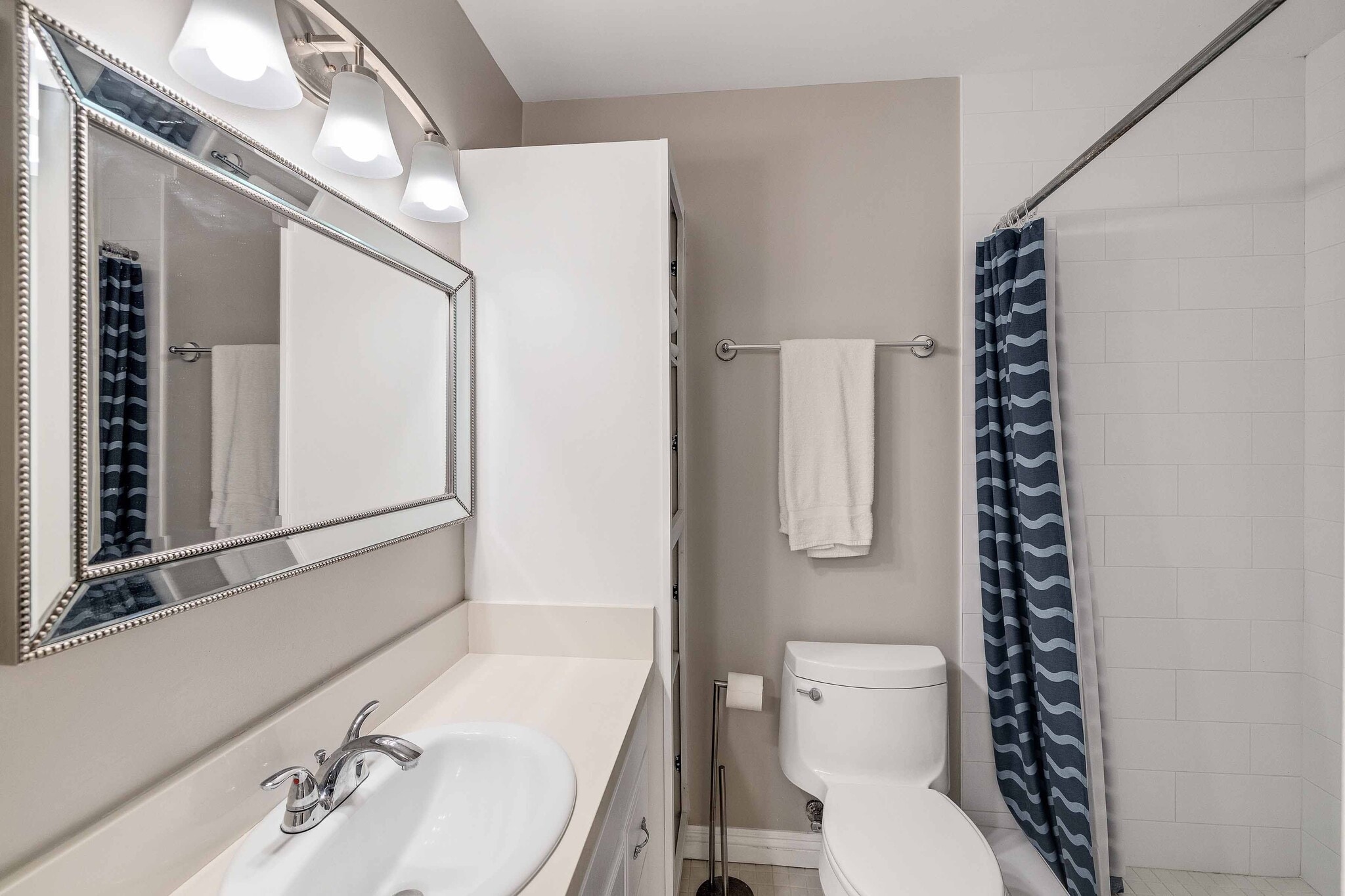 Building Photo - 650 The Village