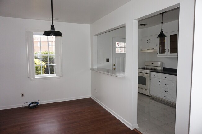 Building Photo - Charming 3 Bedroom/1 Bathroom Townhome in East Baltimore, MD!