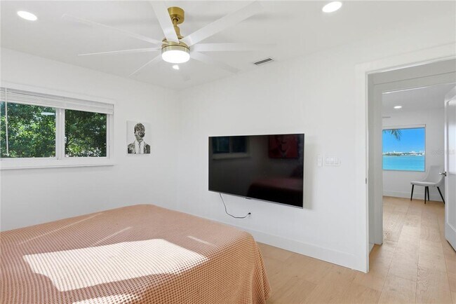 Building Photo - 377 22nd Ave SE