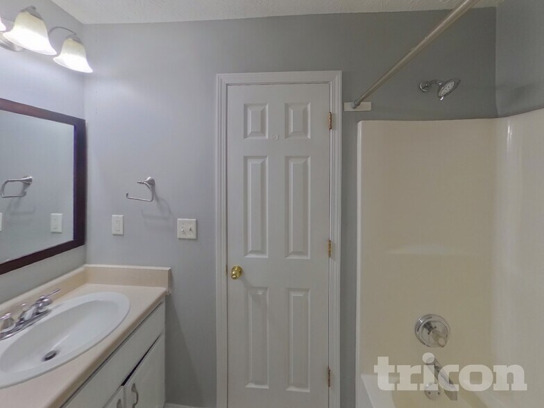 Building Photo - 210 Pebble Creek Dr