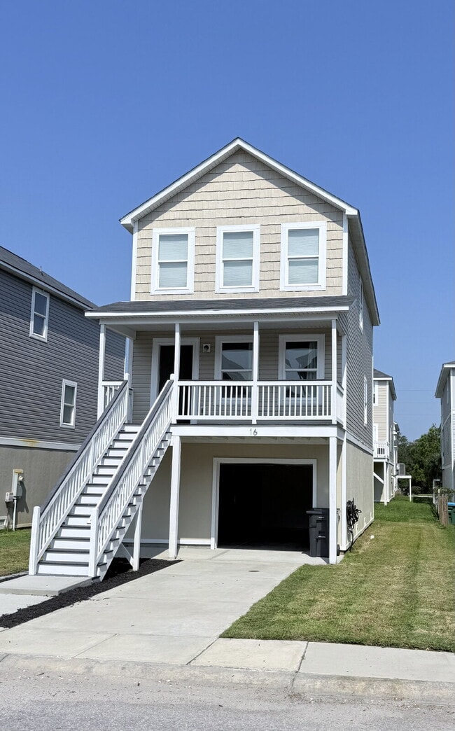 Building Photo - "Charming Coastal Retreat: 3-Bedroom on Is...