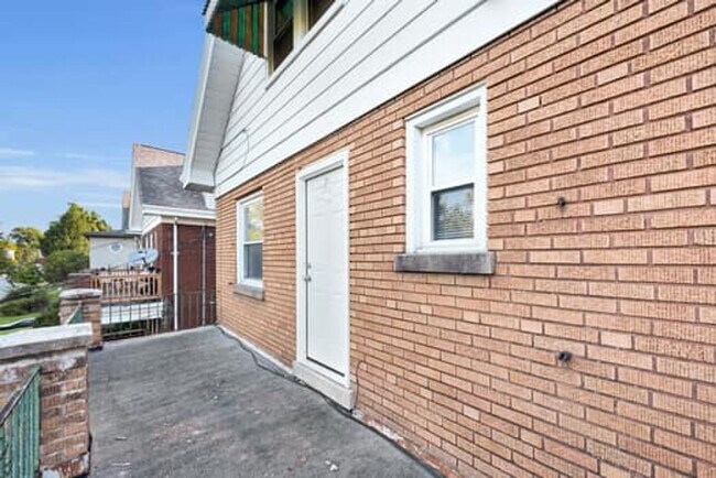 Building Photo - 1026 Schiff Ave