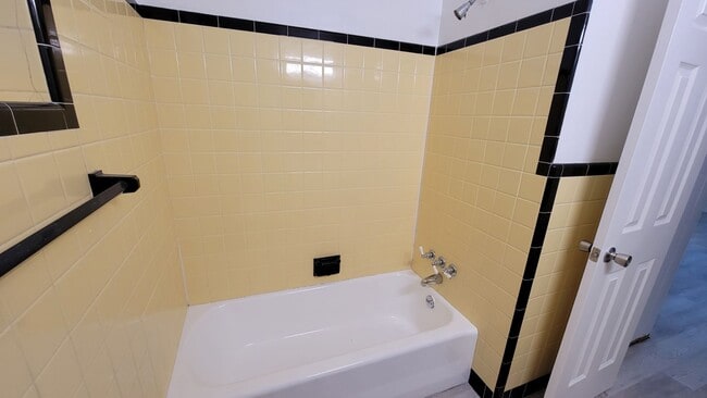 Building Photo - 220 Ave Des Parques N