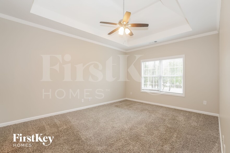 Building Photo - 2570 Serenity St