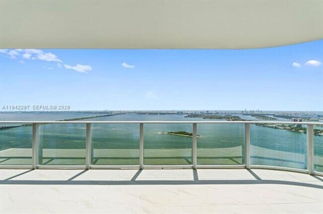 Building Photo - 700 NE 24th St