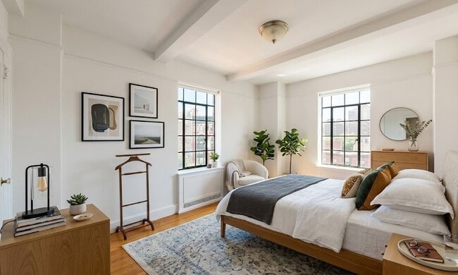 Building Photo - 70 E 91st St