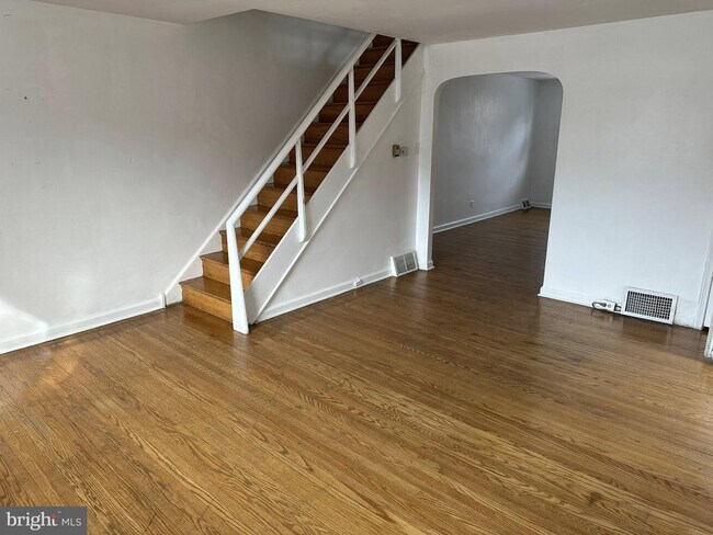 Building Photo - 1215 Englewood St