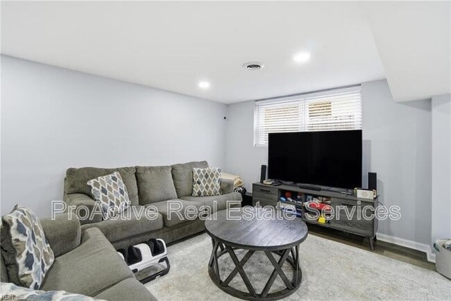 Building Photo - 4 Tillerson Dr