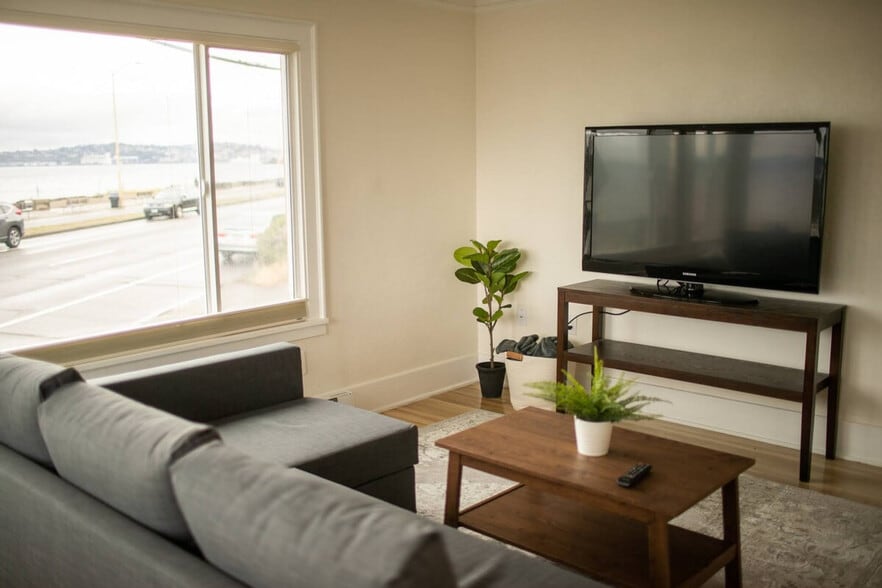 Building Photo - 2428 Alki Ave SW