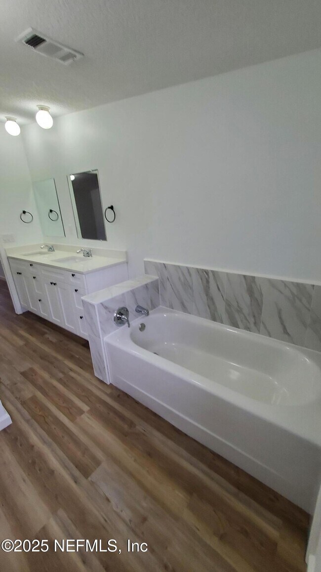 Building Photo - 1718 Wright Ave