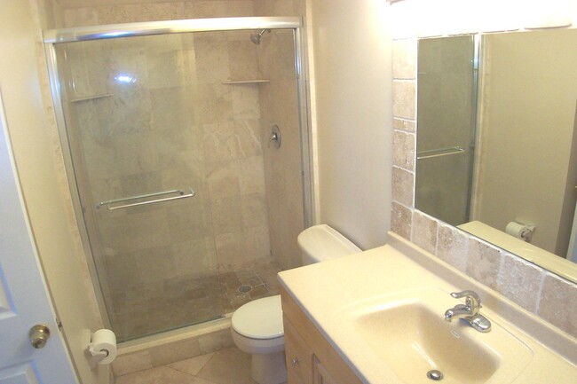 Building Photo - 531 W Kalmia Dr