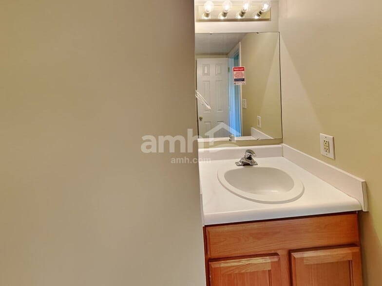 Building Photo - 2162 Turning Leaf Dr