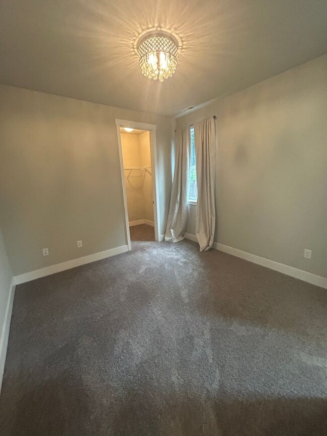 Building Photo - Spacious 4 Bed / 3.5 Bath Home in Easton C...