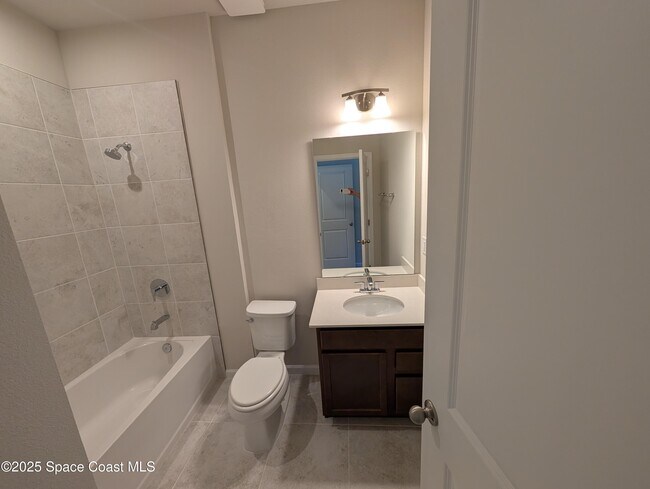 Building Photo - 2484 Landing Dr