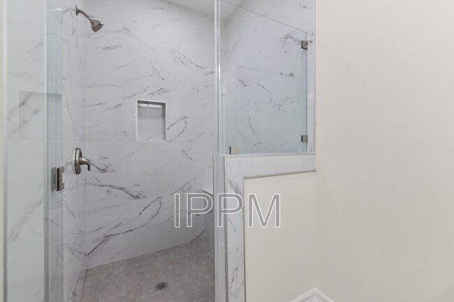 Building Photo - 485 Trumpet