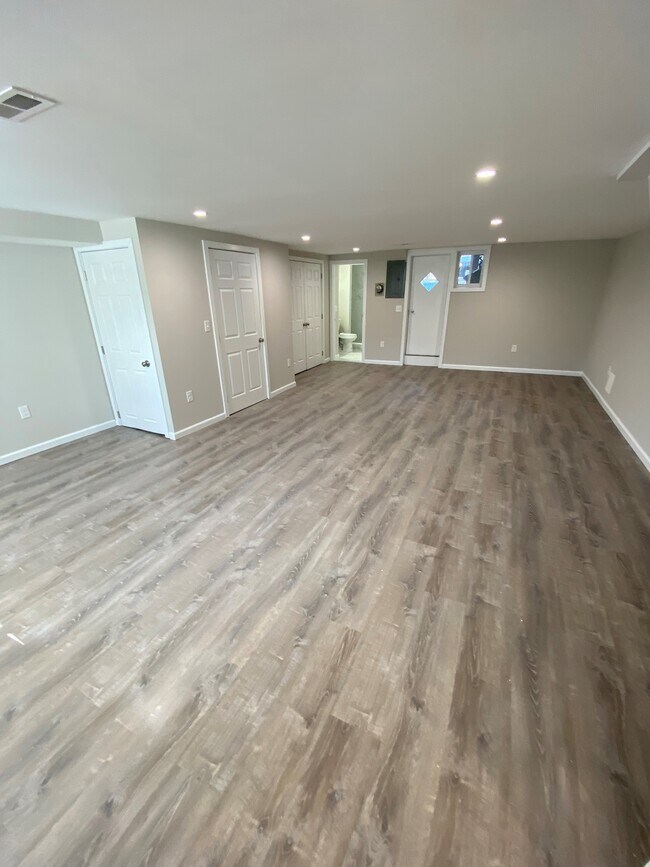 Building Photo - 950 Argonne Dr
