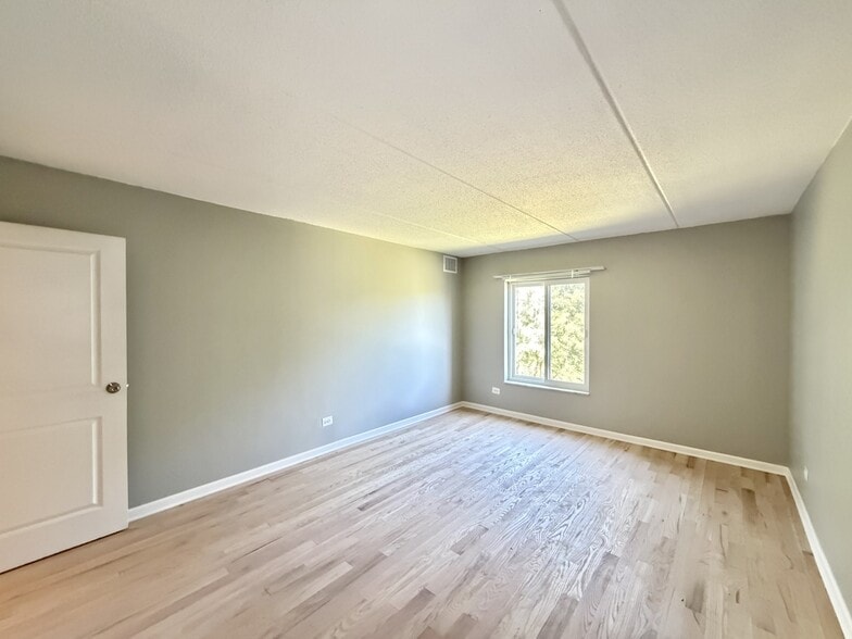 Building Photo - 525 N Quentin Rd