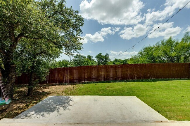 Building Photo - 101 Split Oak Dr