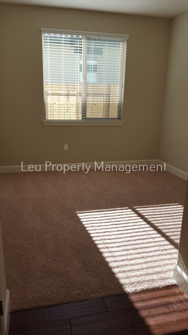 Building Photo - 5074 Sycamore Canyon Dr