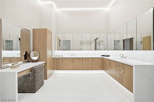 Building Photo - 9320 Tournament Canyon Dr