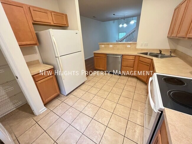 Building Photo - Spacious Townhouse at Grand Oaks Plantation!!