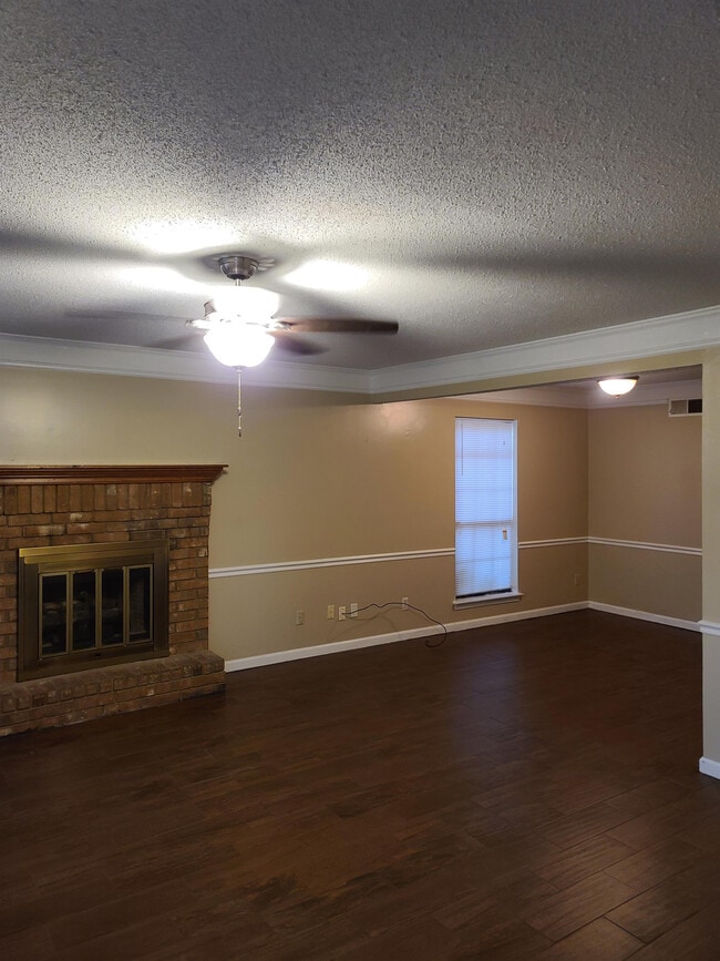 Building Photo - 5856 Jardin Pl