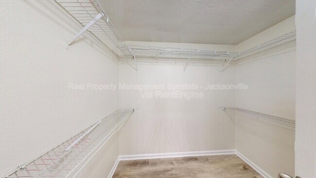 Building Photo - 630 Glendale Ln