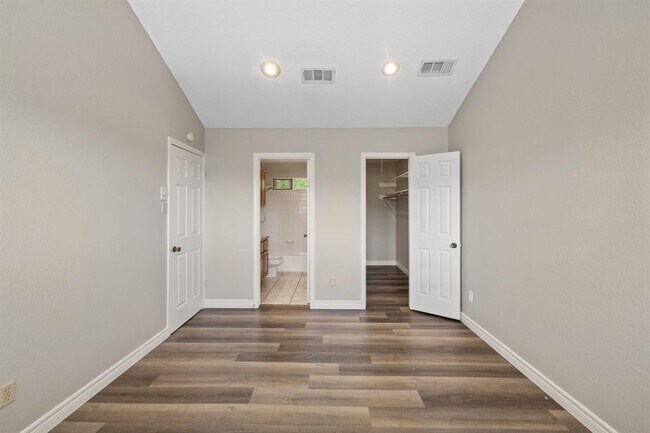 Building Photo - 6525 Hart Ln